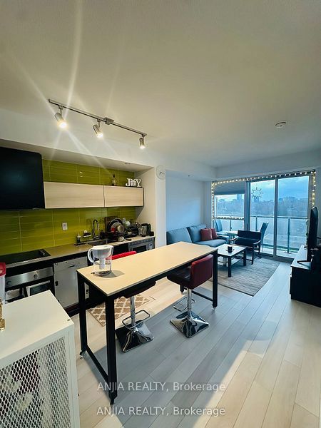 903 – 20 Thomas Riley Road