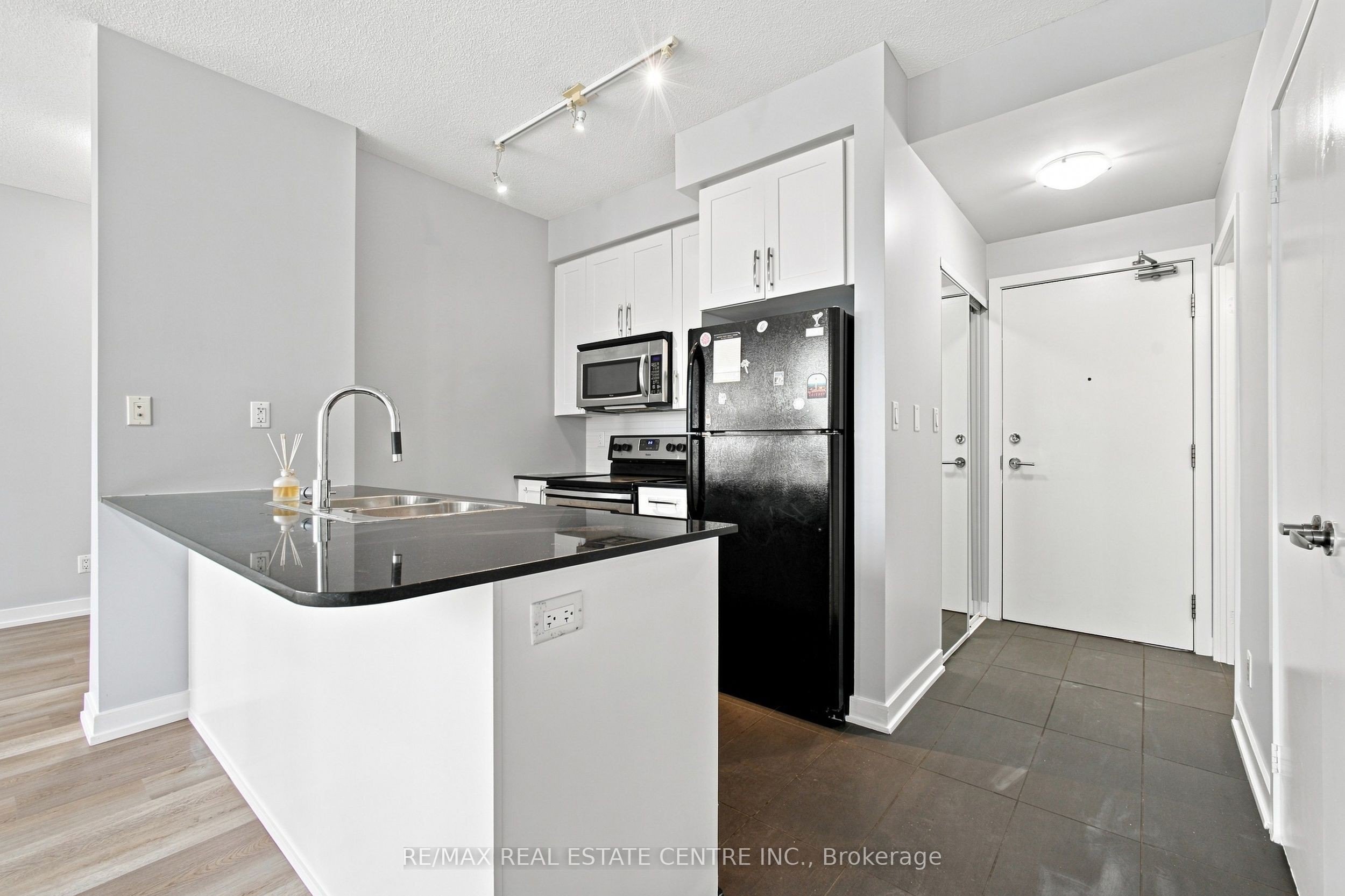 1103-4065-brickstone-mews-mississauga-W13697476-11-p 1103 – 4065 Brickstone Mews
