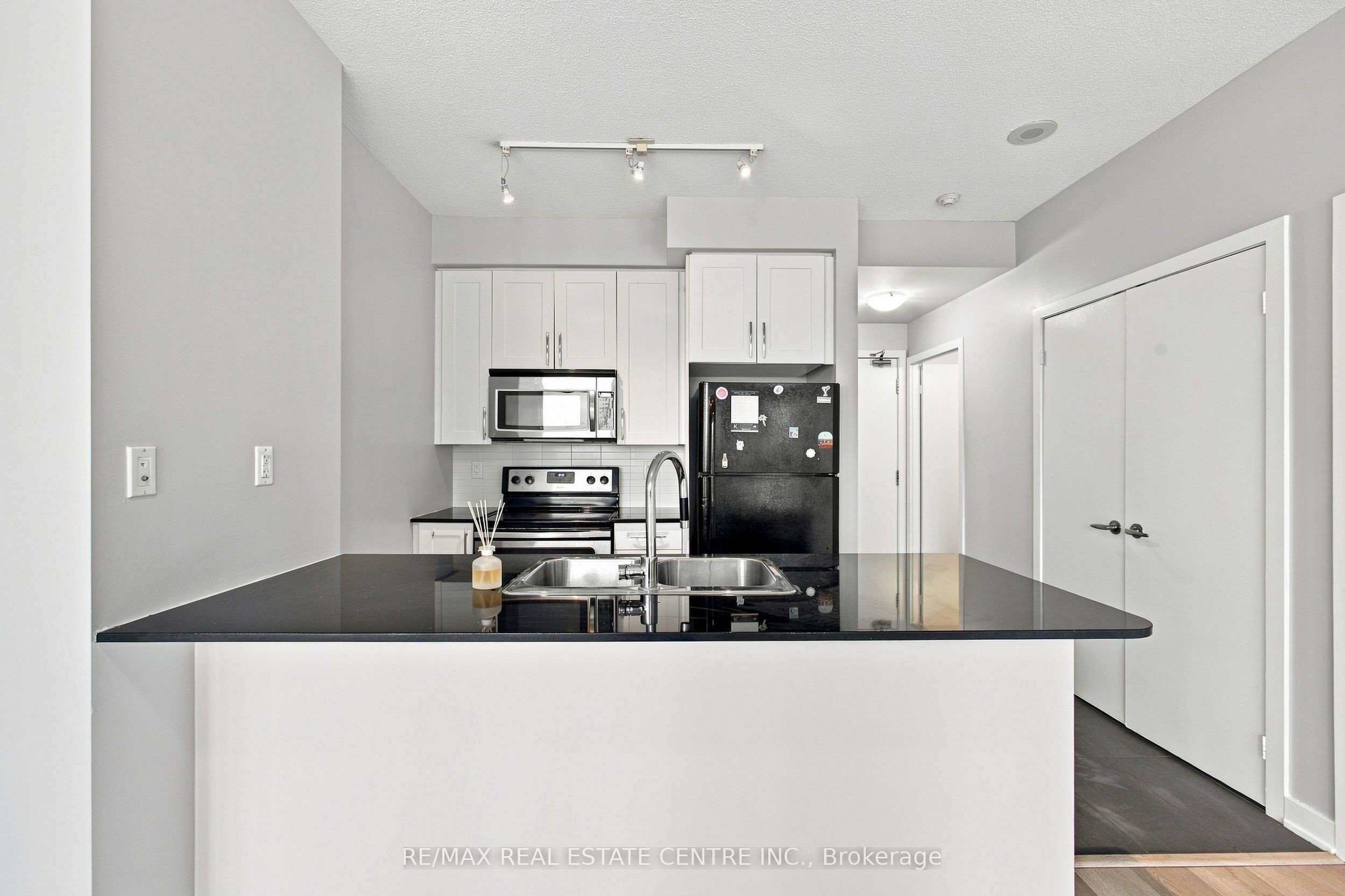 1103-4065-brickstone-mews-mississauga-W13697476-12-p 1103 – 4065 Brickstone Mews