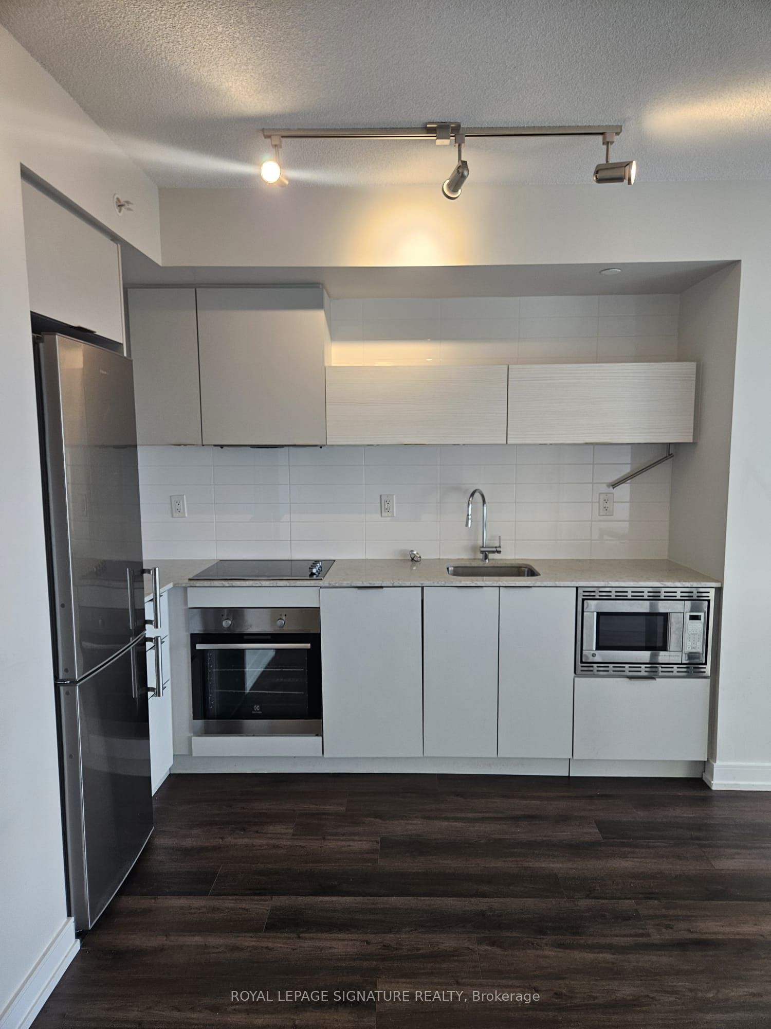 1603-20-thomas-riley-road-toronto-W12828638-3 1603 – 20 Thomas Riley Road