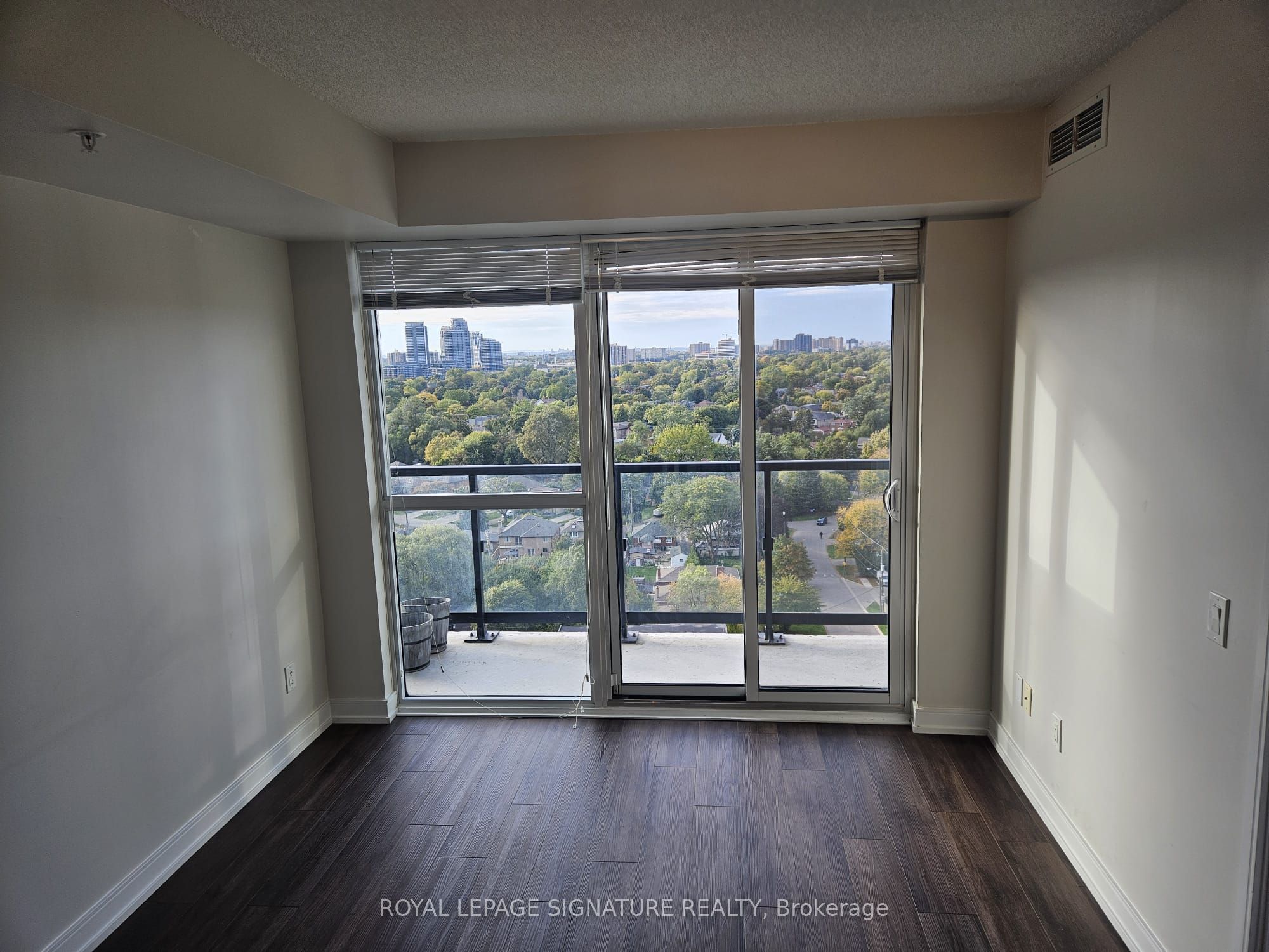 1603-20-thomas-riley-road-toronto-W12828638-5 1603 – 20 Thomas Riley Road