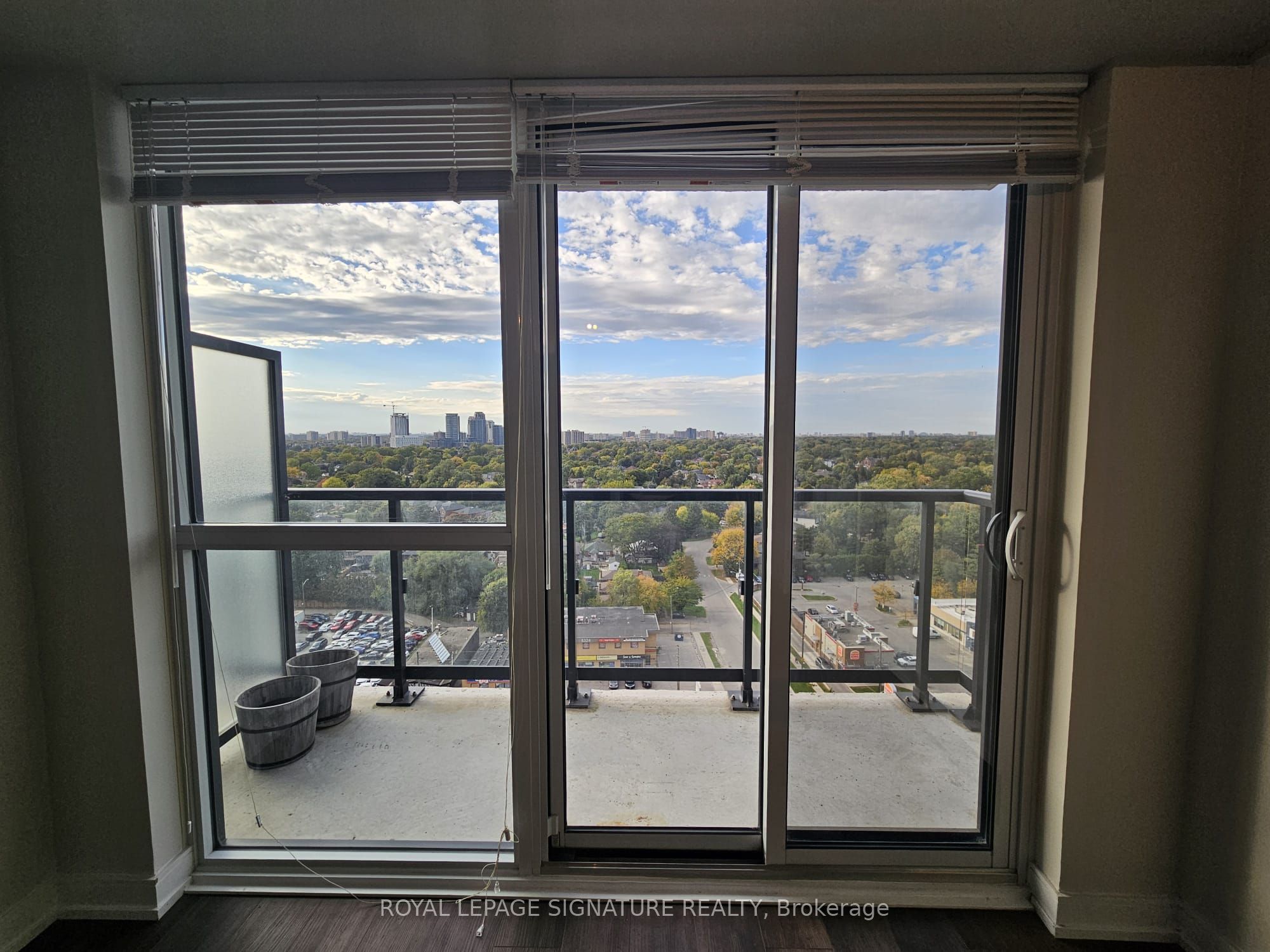 1603-20-thomas-riley-road-toronto-W12828638-6 1603 – 20 Thomas Riley Road