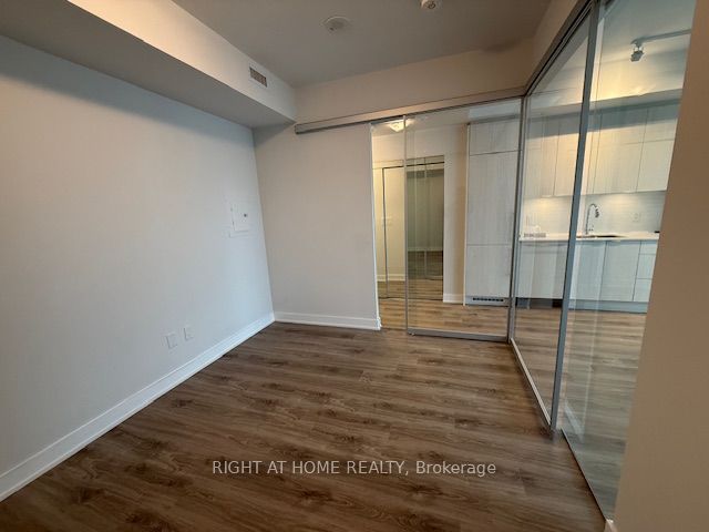 1804 – 430 Square One Drive