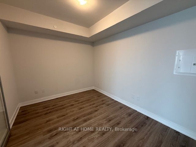 1804 – 430 Square One Drive