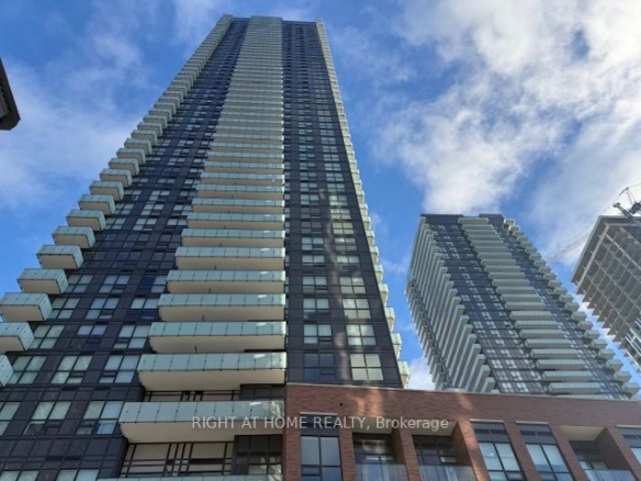 620 – 430 Square One Drive