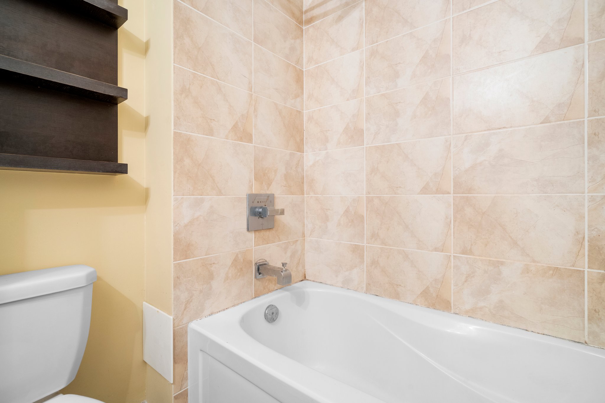 22-web-or-mls-16-brookers-ln-2604 2604 – 16 Brookers Lane