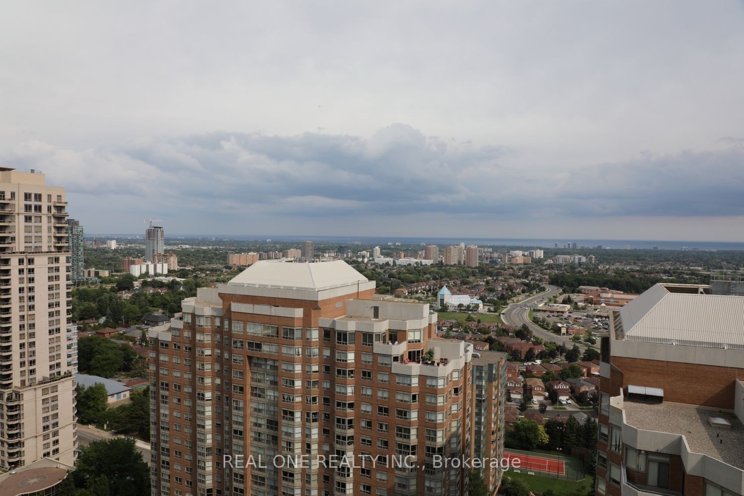 2708 – 330 Burnhamthorpe Road W