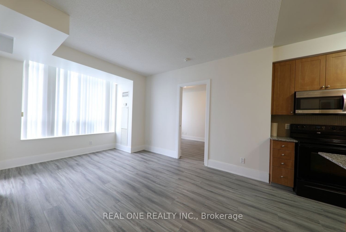 2708 – 330 Burnhamthorpe Road W