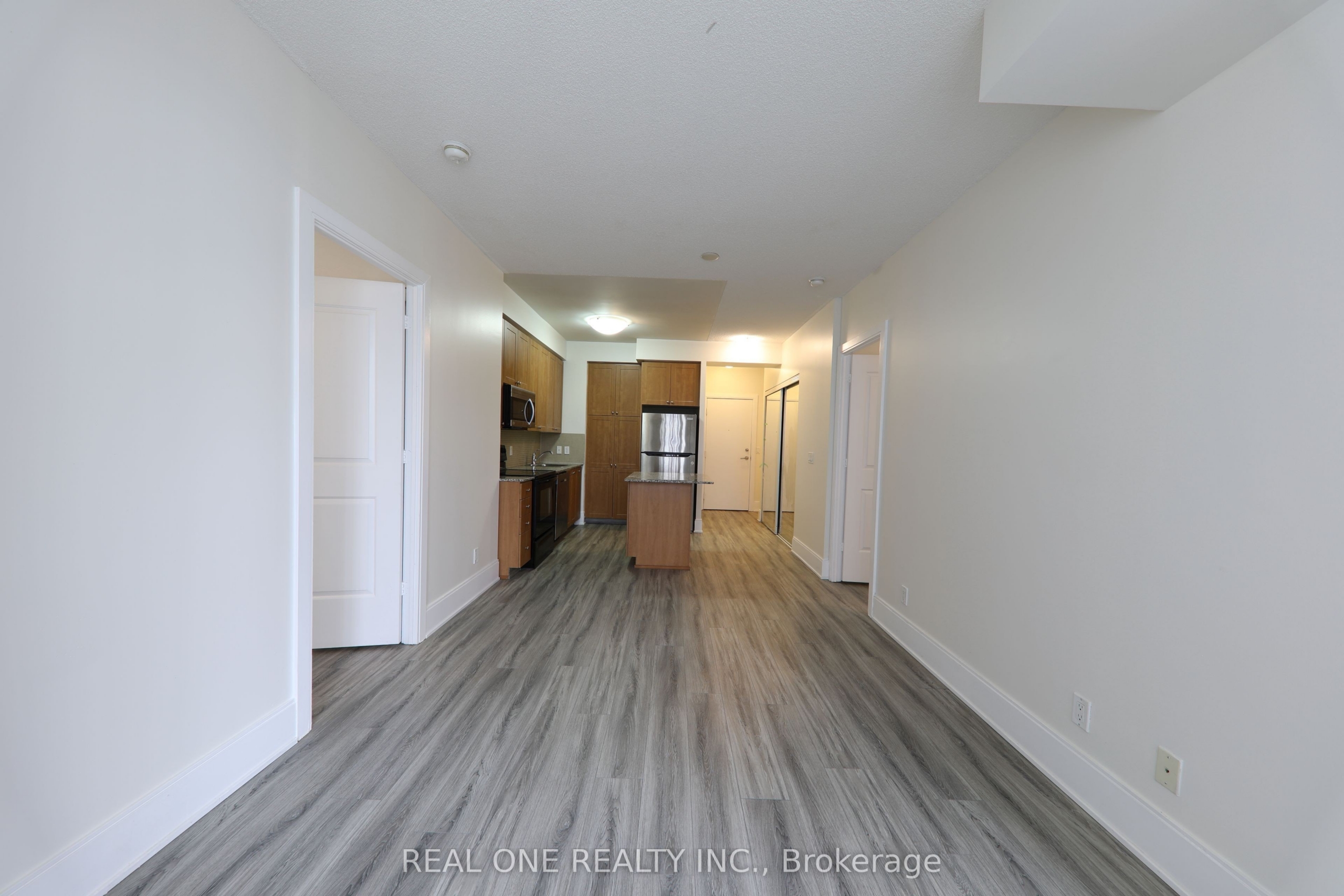 2708 – 330 Burnhamthorpe Road W