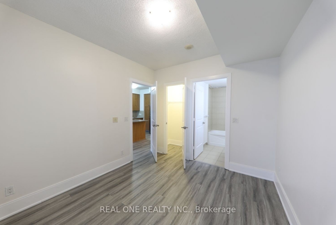 2708 – 330 Burnhamthorpe Road W