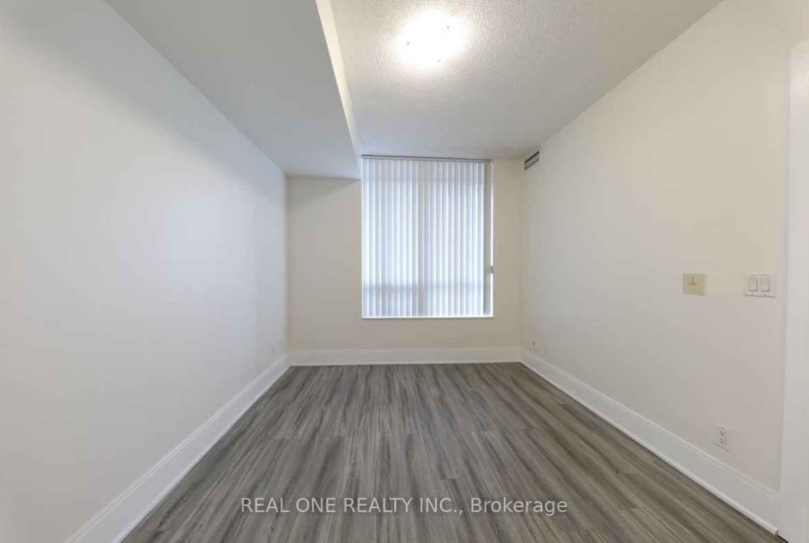 2708 – 330 Burnhamthorpe Road W