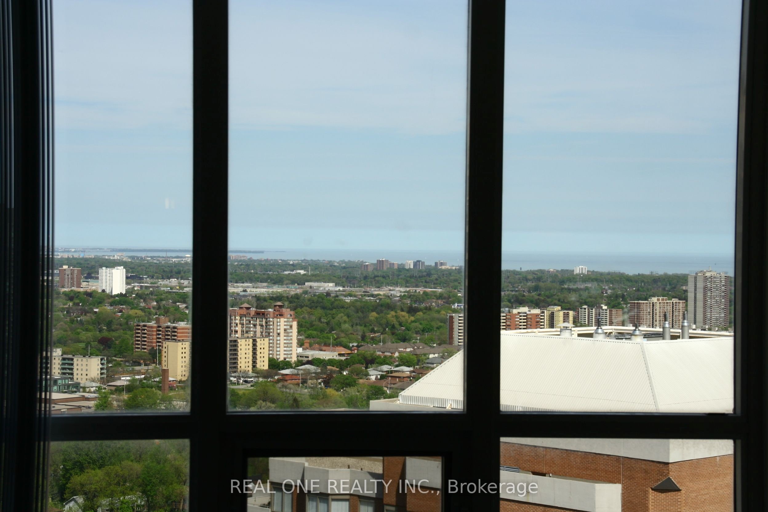 2708 – 330 Burnhamthorpe Road W
