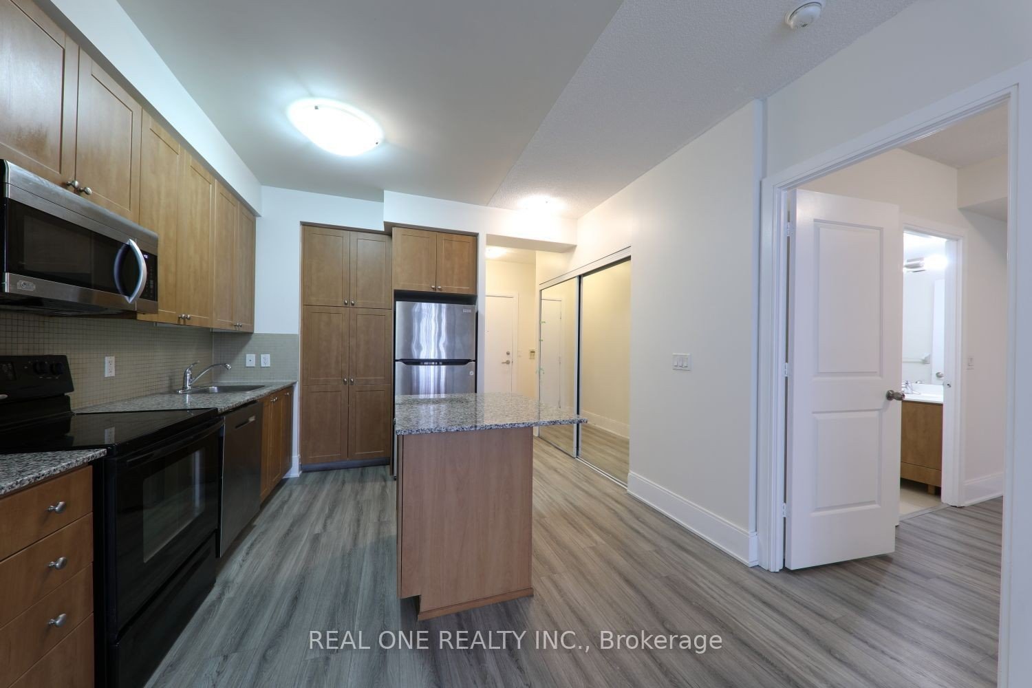 2708 – 330 Burnhamthorpe Road W