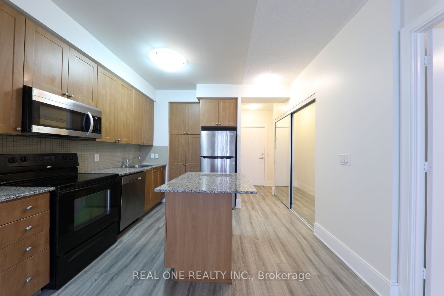 2708 – 330 Burnhamthorpe Road W