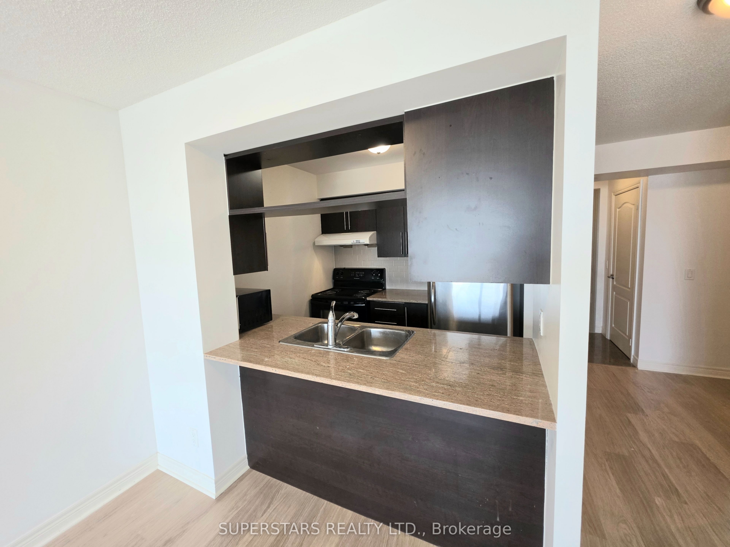 3008-70-town-centre-court-toronto-E13665206-10 3008 – 70 Town Centre Ct, Toronto