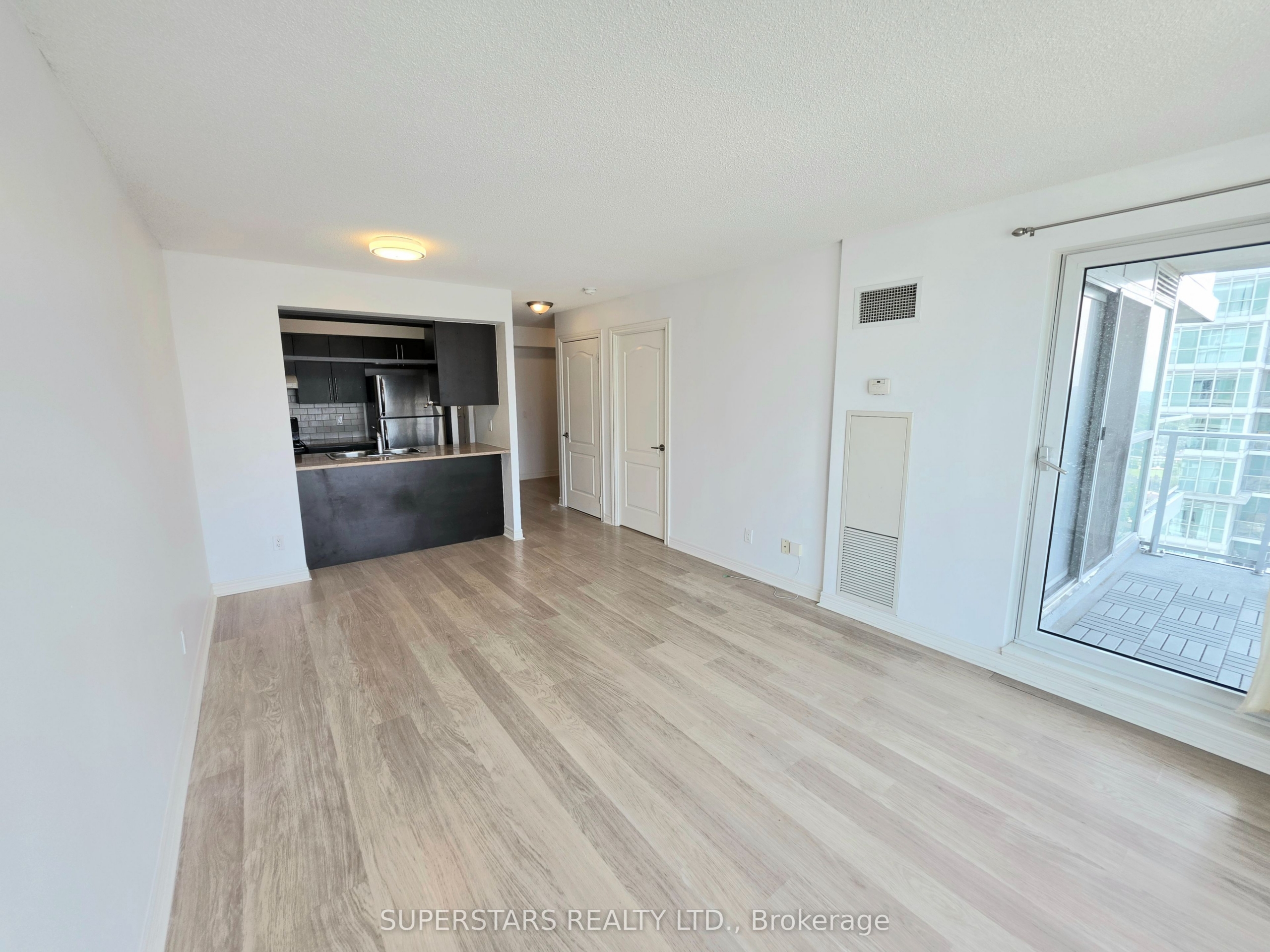 3008-70-town-centre-court-toronto-E13665206-11 3008 – 70 Town Centre Ct, Toronto