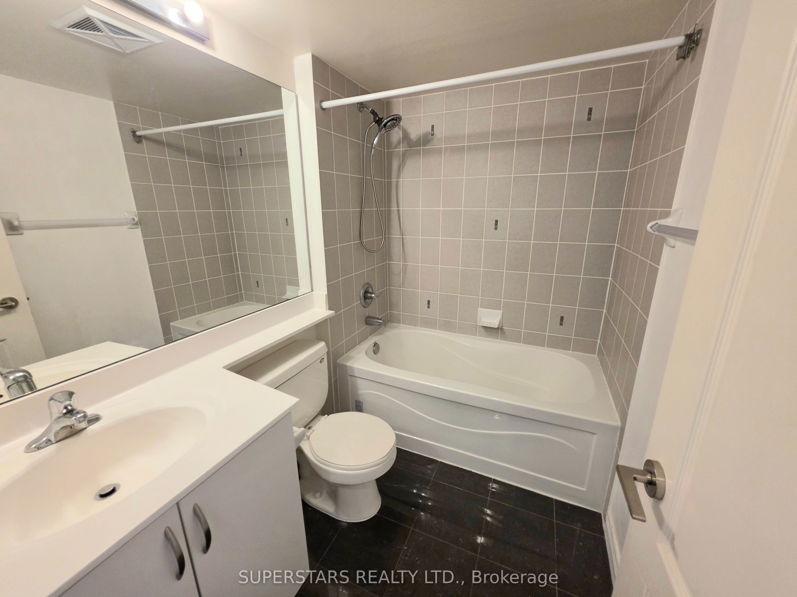 3008-70-town-centre-court-toronto-E13665206-15 3008 – 70 Town Centre Ct, Toronto