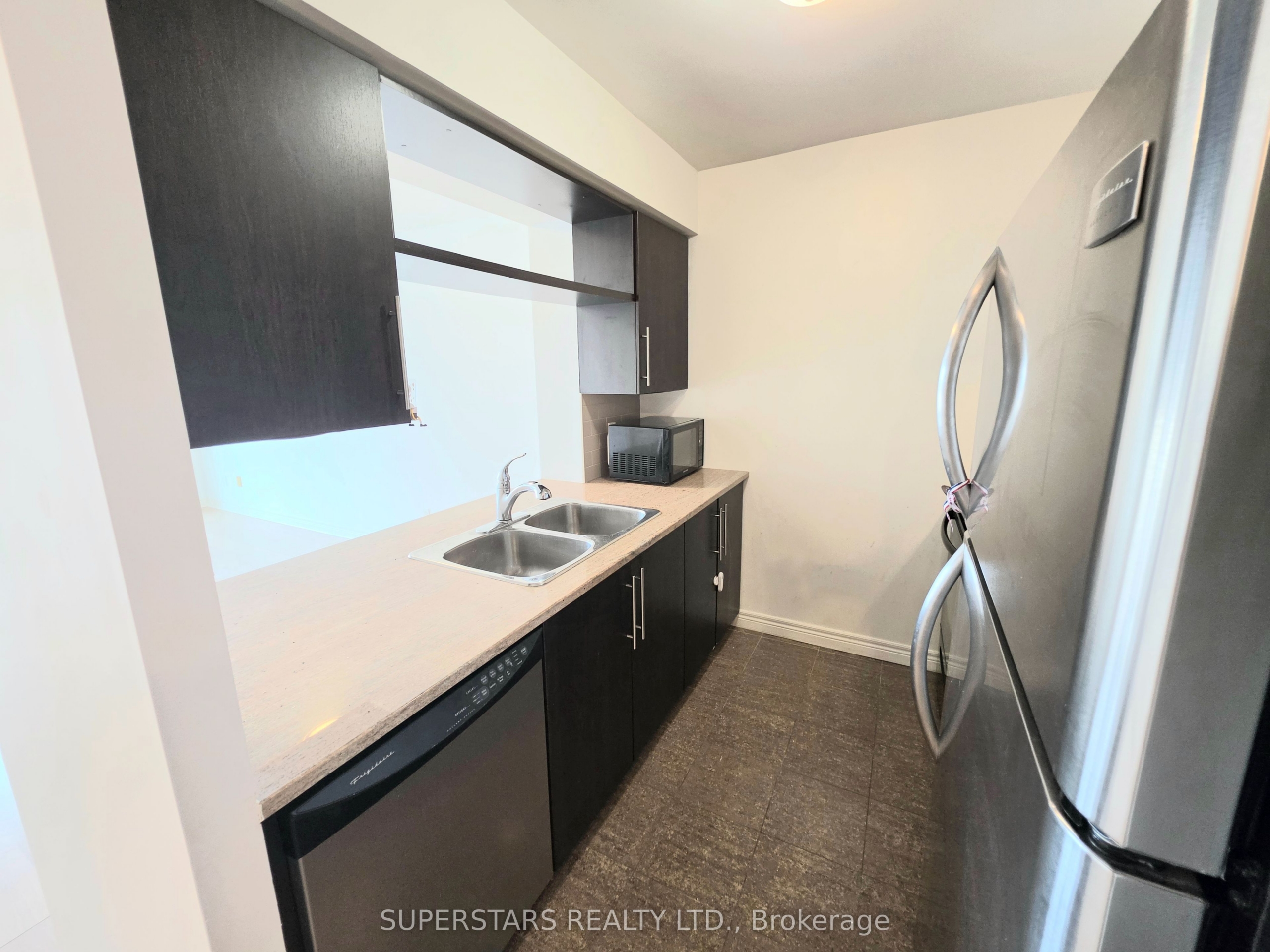 3008-70-town-centre-court-toronto-E13665206-8 3008 – 70 Town Centre Ct, Toronto