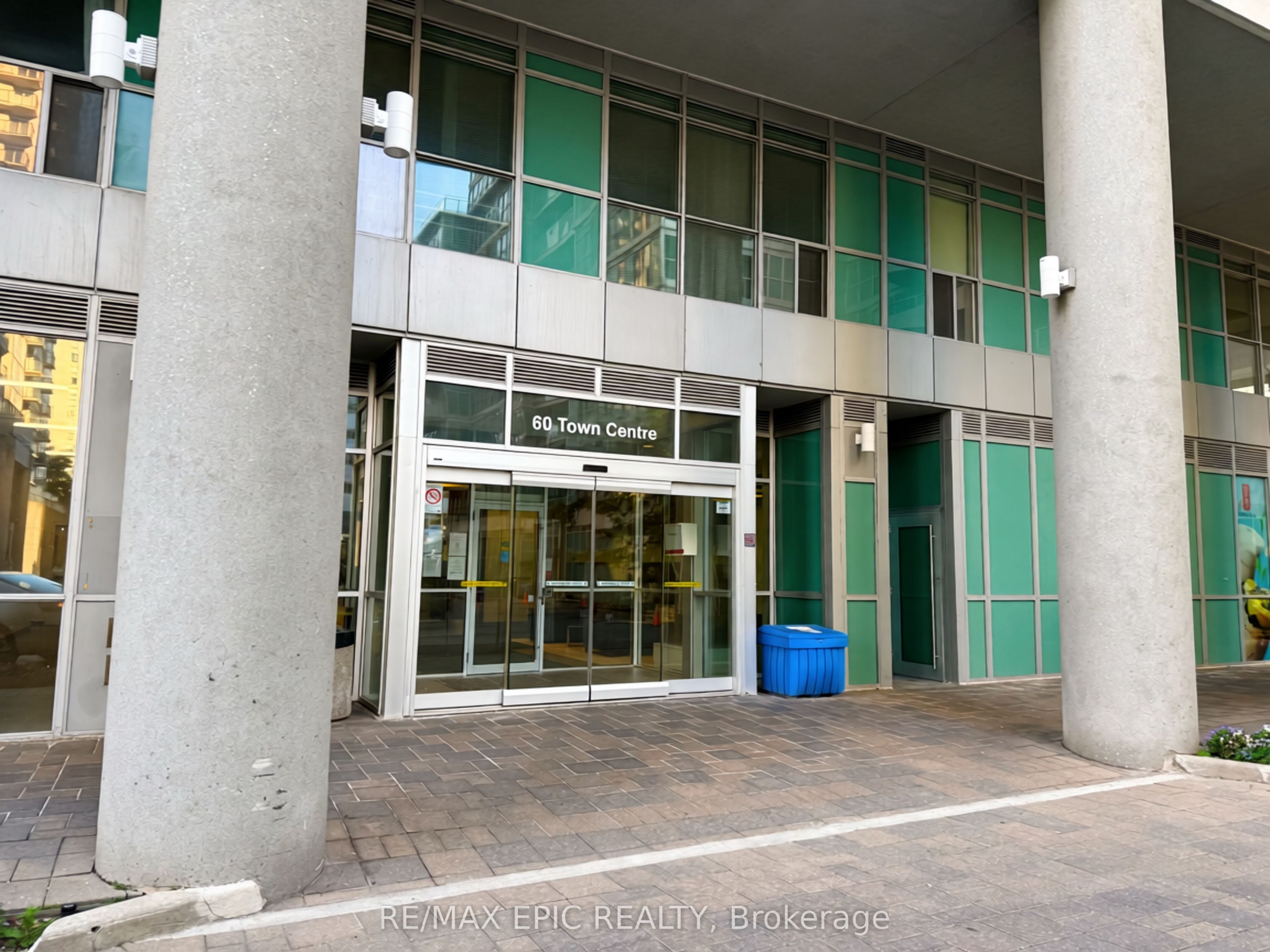 405-60-town-centre-court-toronto-E13643114-2 405 – 60 Town Centre Court