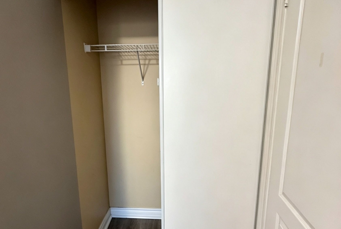 405 – 60 Town Centre Court