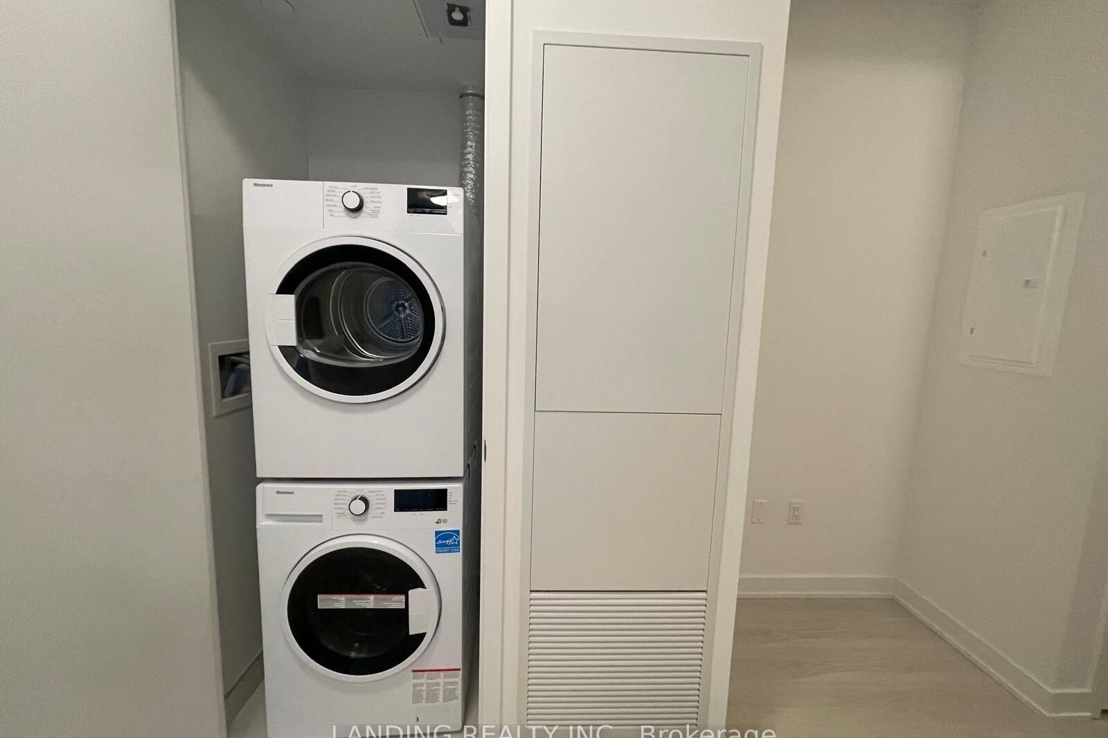 4307-3883-quartz-road-mississauga-W13704206-10-p 4307 – 3883 Quartz Road
