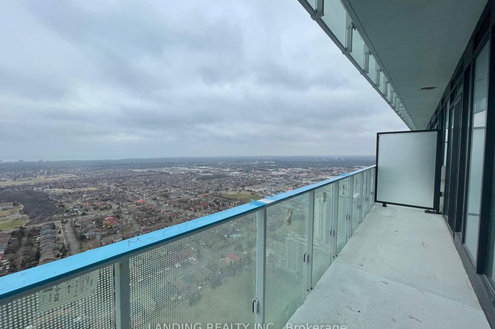 4307-3883-quartz-road-mississauga-W13704206-12-p 4307 – 3883 Quartz Road