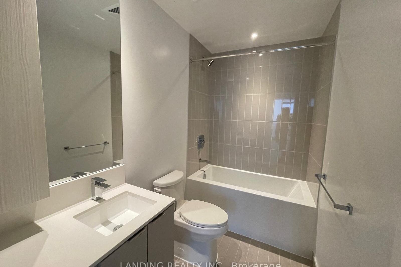 4307-3883-quartz-road-mississauga-W13704206-7-p 4307 – 3883 Quartz Road