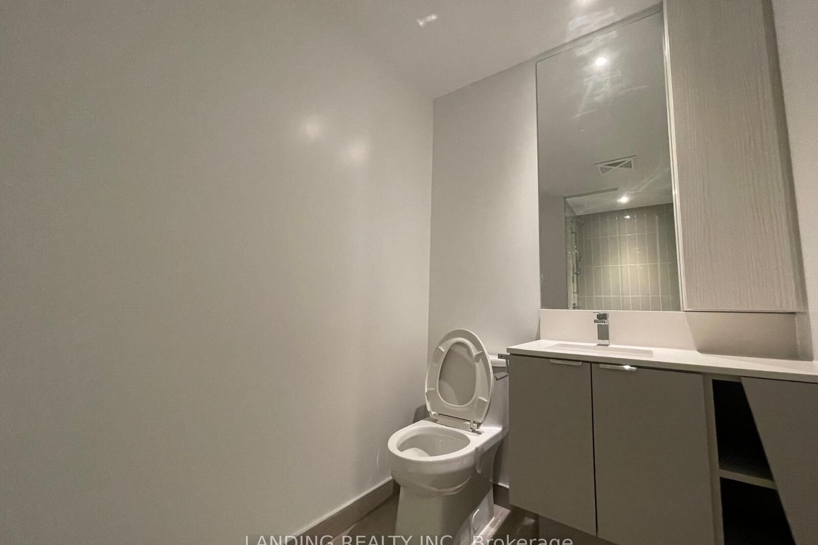 4307-3883-quartz-road-mississauga-W13704206-8-p 4307 – 3883 Quartz Road