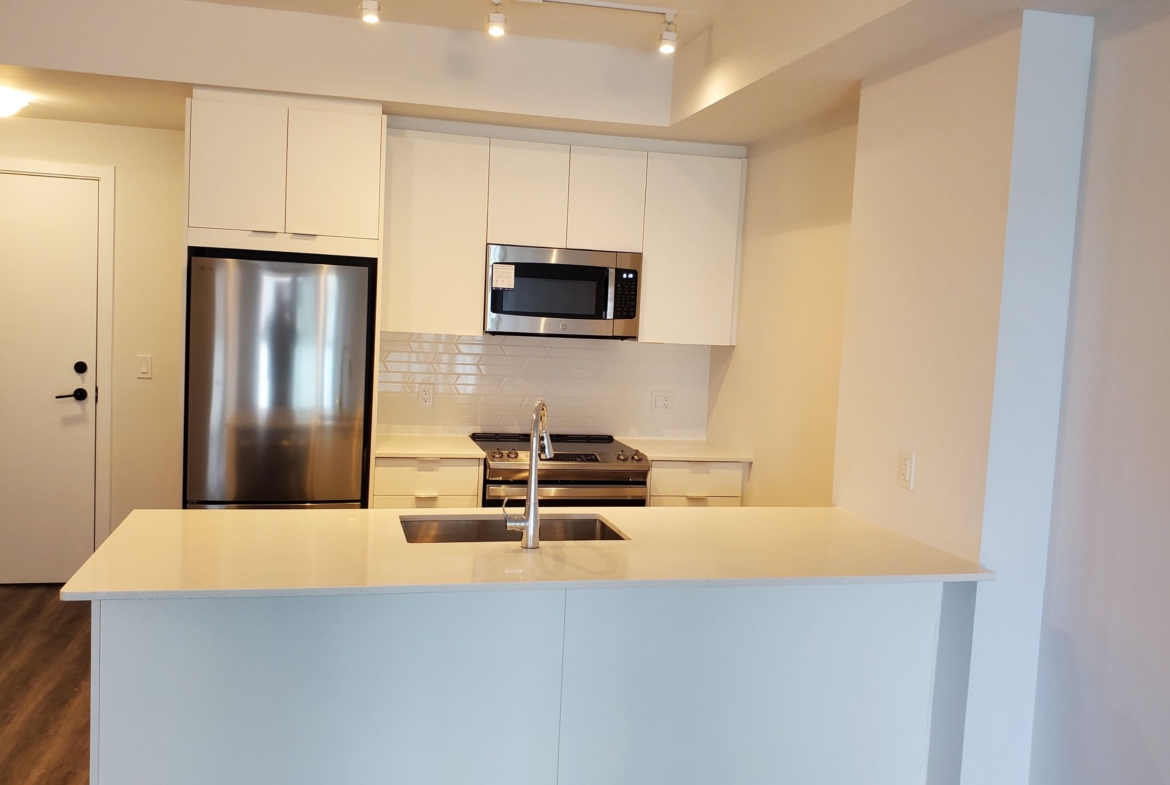 620 – 430 Square One Drive
