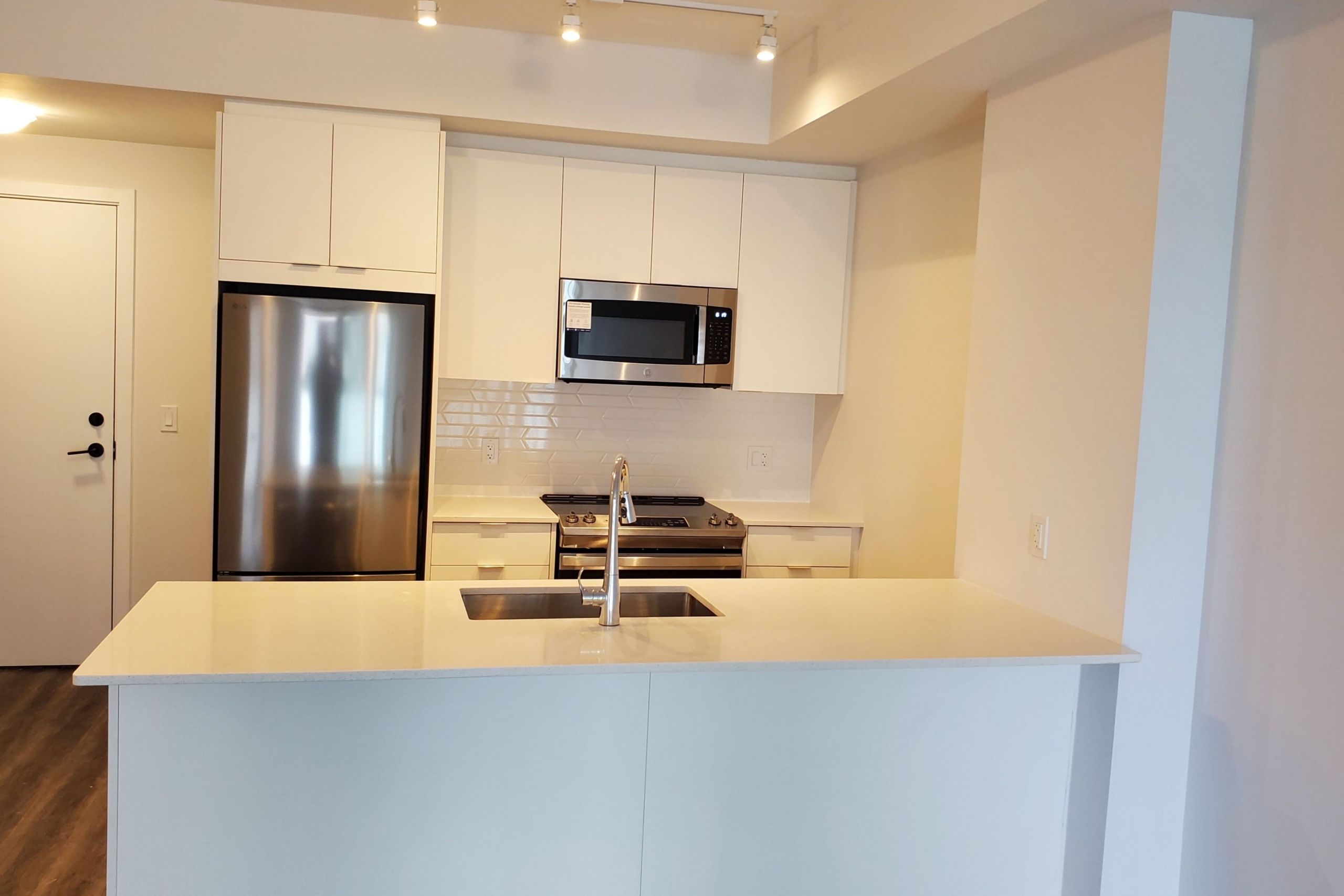 620-430-square-one-drive-mississauga-W13659622-10-p 620 – 430 Square One Drive