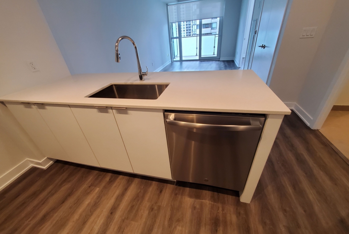 620 – 430 Square One Drive