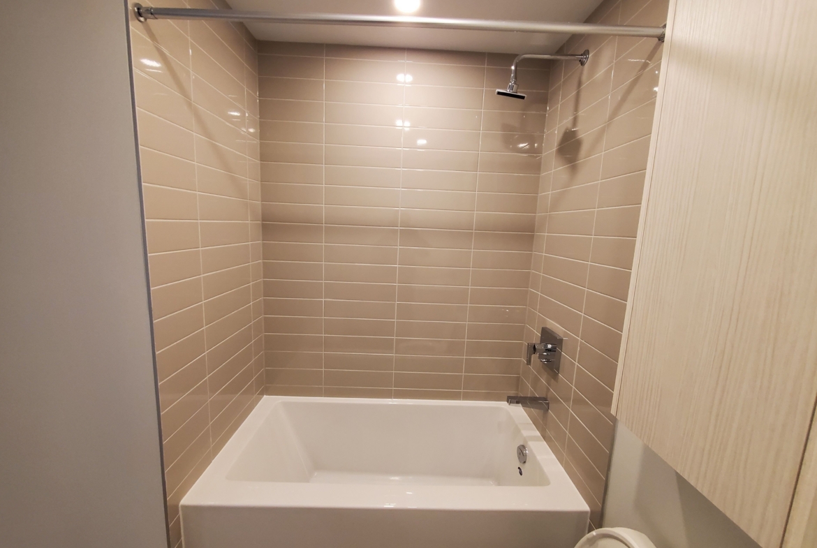 620 – 430 Square One Drive