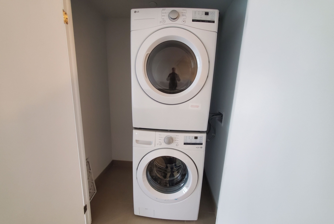620 – 430 Square One Drive