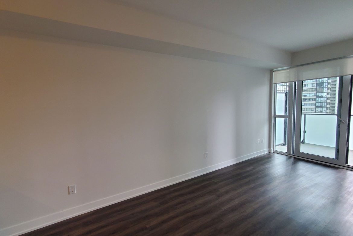 620 – 430 Square One Drive
