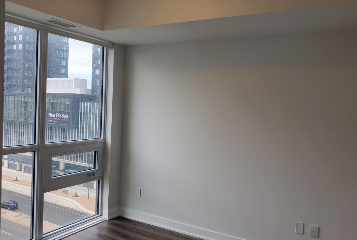 620 – 430 Square One Drive