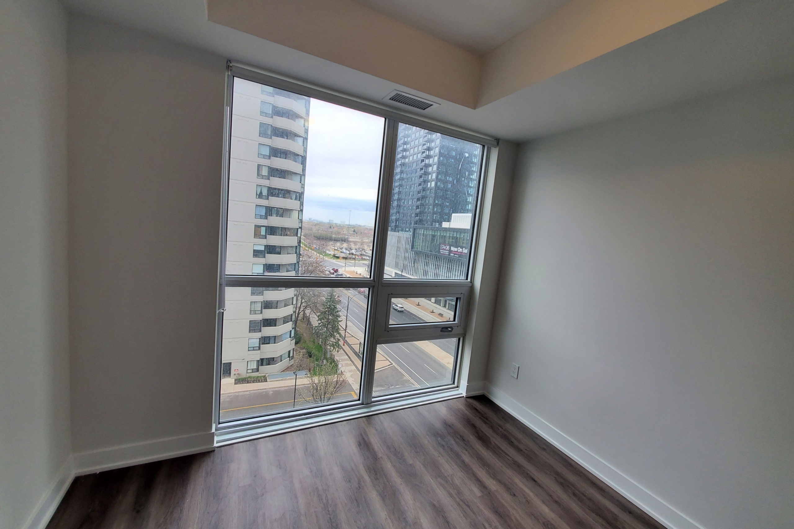 620-430-square-one-drive-mississauga-W13659622-4-p 620 – 430 Square One Drive