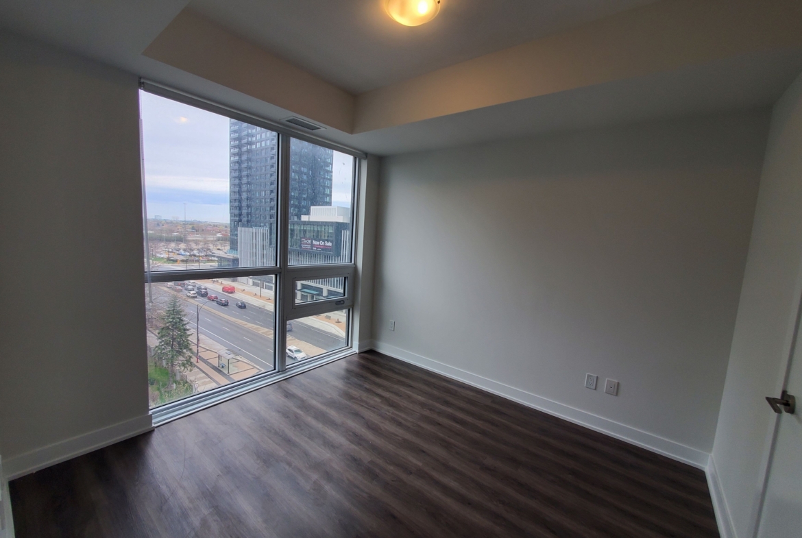 620 – 430 Square One Drive
