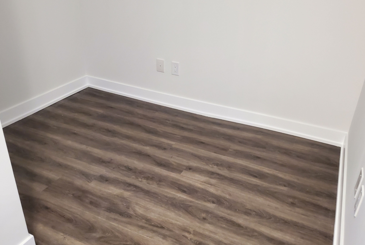 620 – 430 Square One Drive