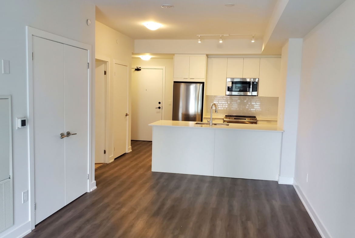 620 – 430 Square One Drive