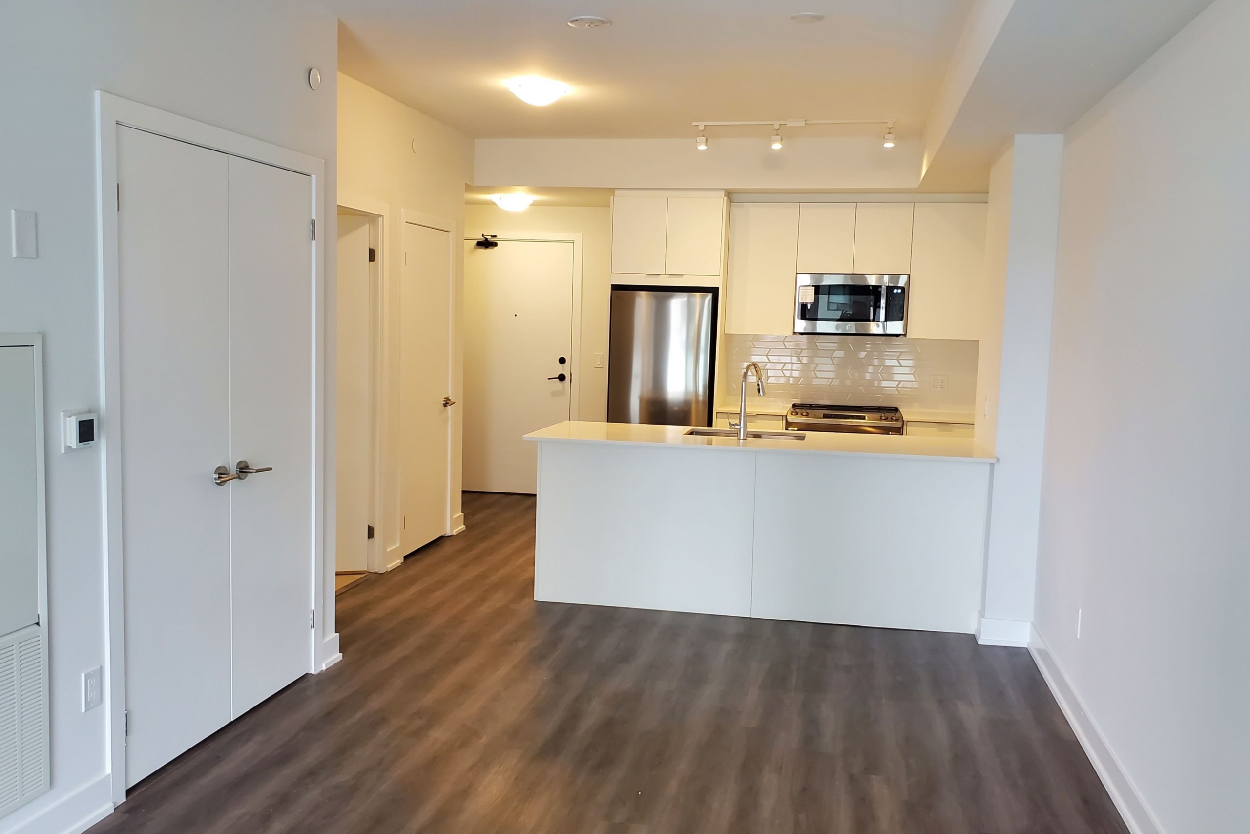 620-430-square-one-drive-mississauga-W13659622-8-p 620 – 430 Square One Drive