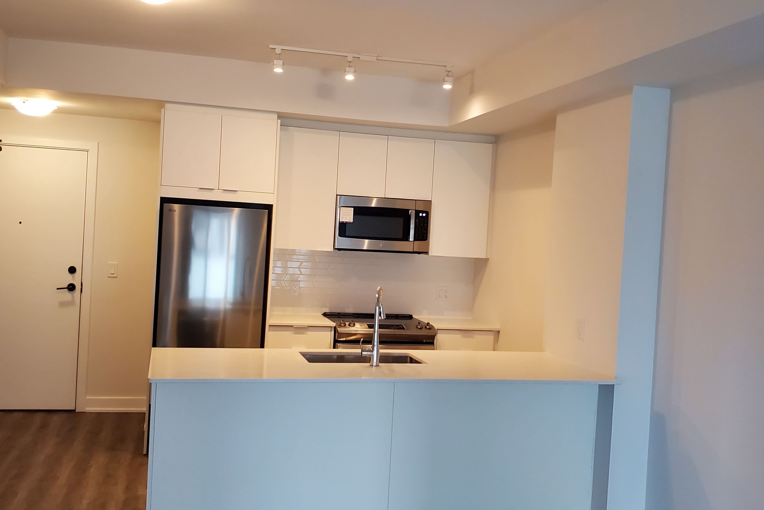 620-430-square-one-drive-mississauga-W13659622-9-p 620 – 430 Square One Drive