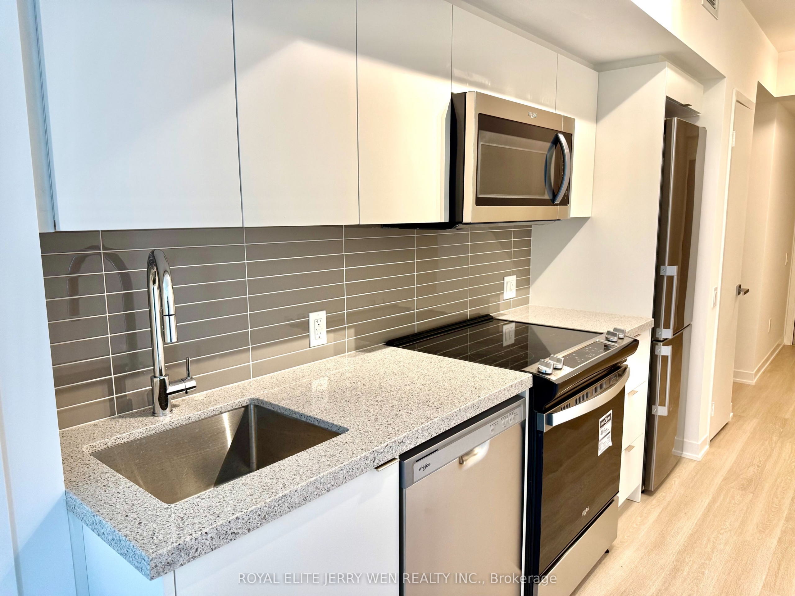 703-500-wilson-avenue-toronto-C13546314-3 703 – 500 Wilson Avenue
