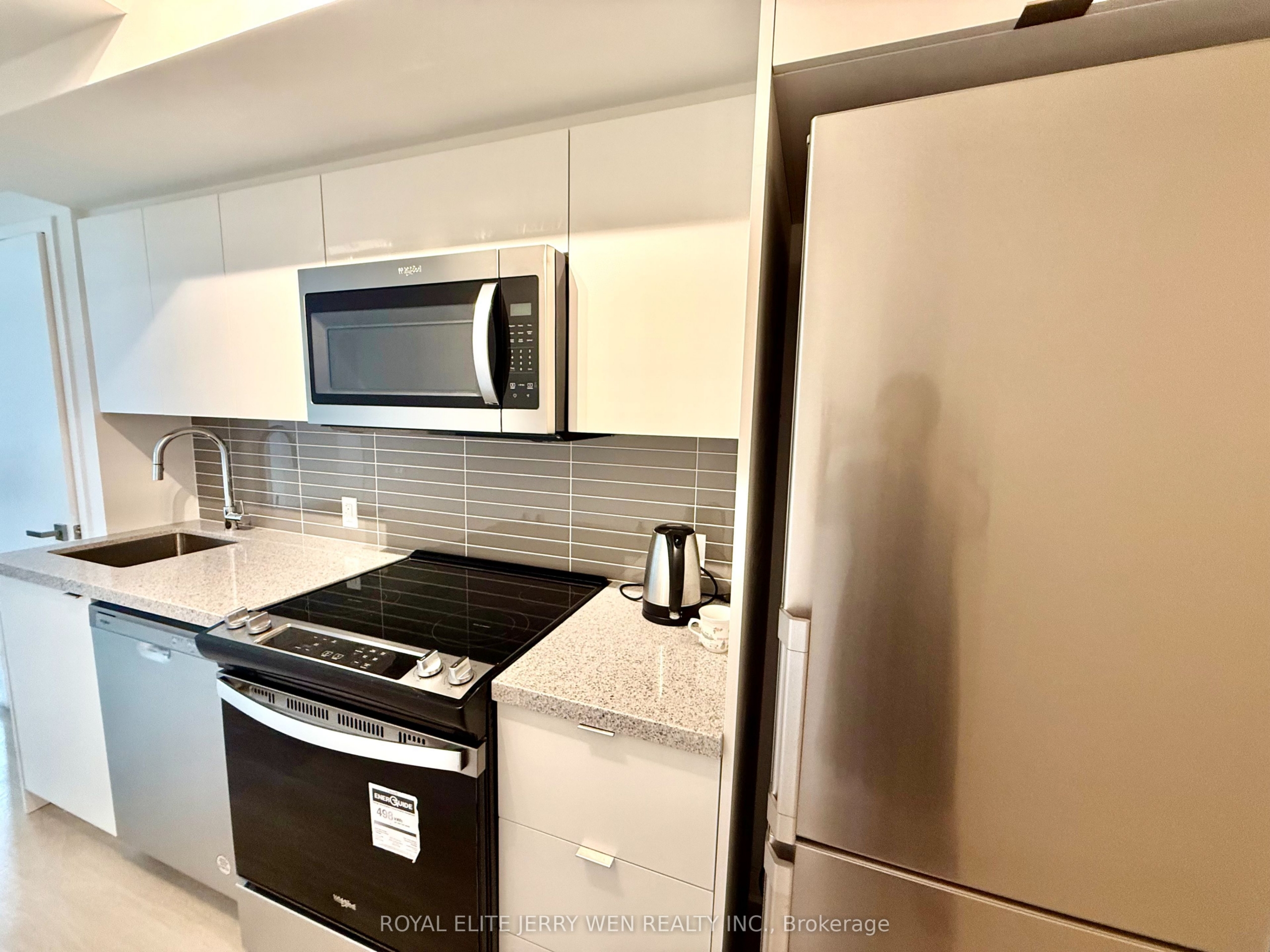 703-500-wilson-avenue-toronto-C13546314-4 703 – 500 Wilson Avenue