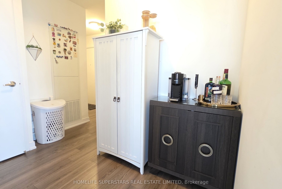 809 – 20 Thomas Riley Road W