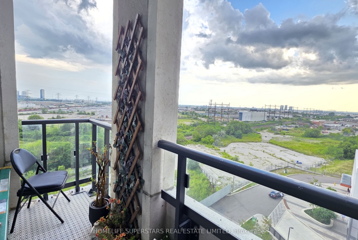809 – 20 Thomas Riley Road W