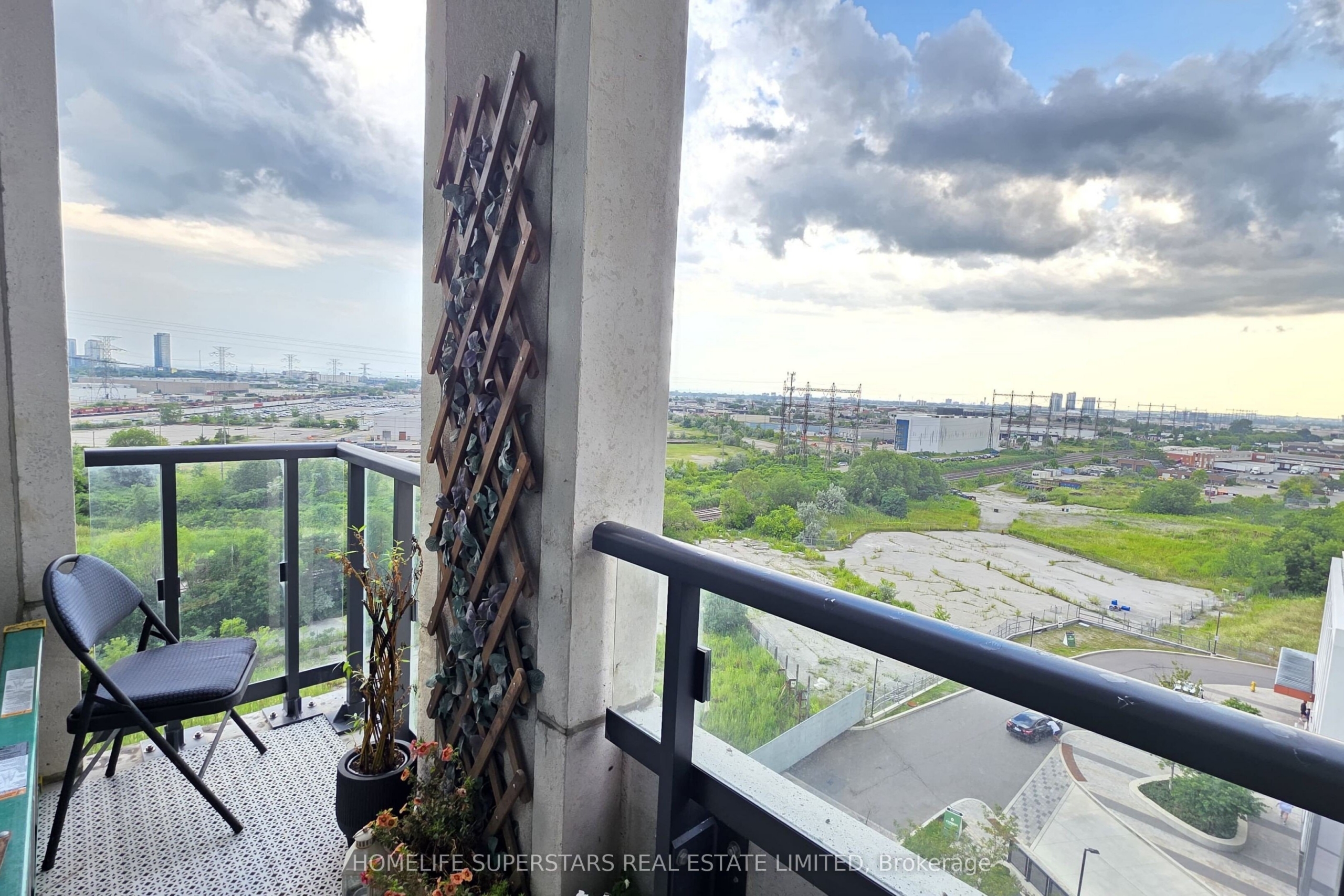 809-20-thomas-riley-road-west-toronto-W13642982-21-p 809 – 20 Thomas Riley Road W