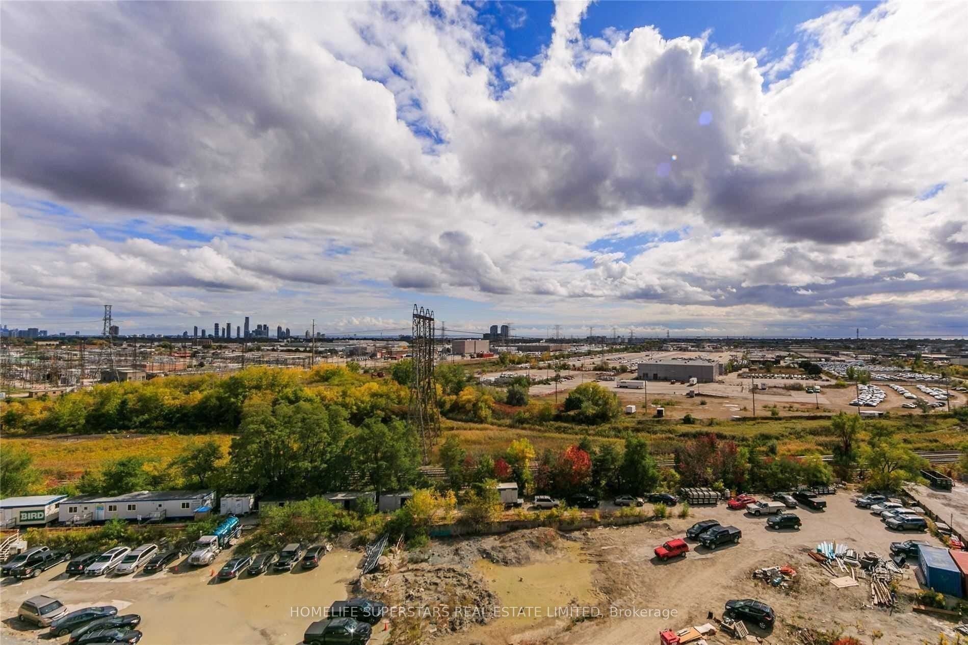 809-20-thomas-riley-road-west-toronto-W13642982-4-p 809 – 20 Thomas Riley Road W