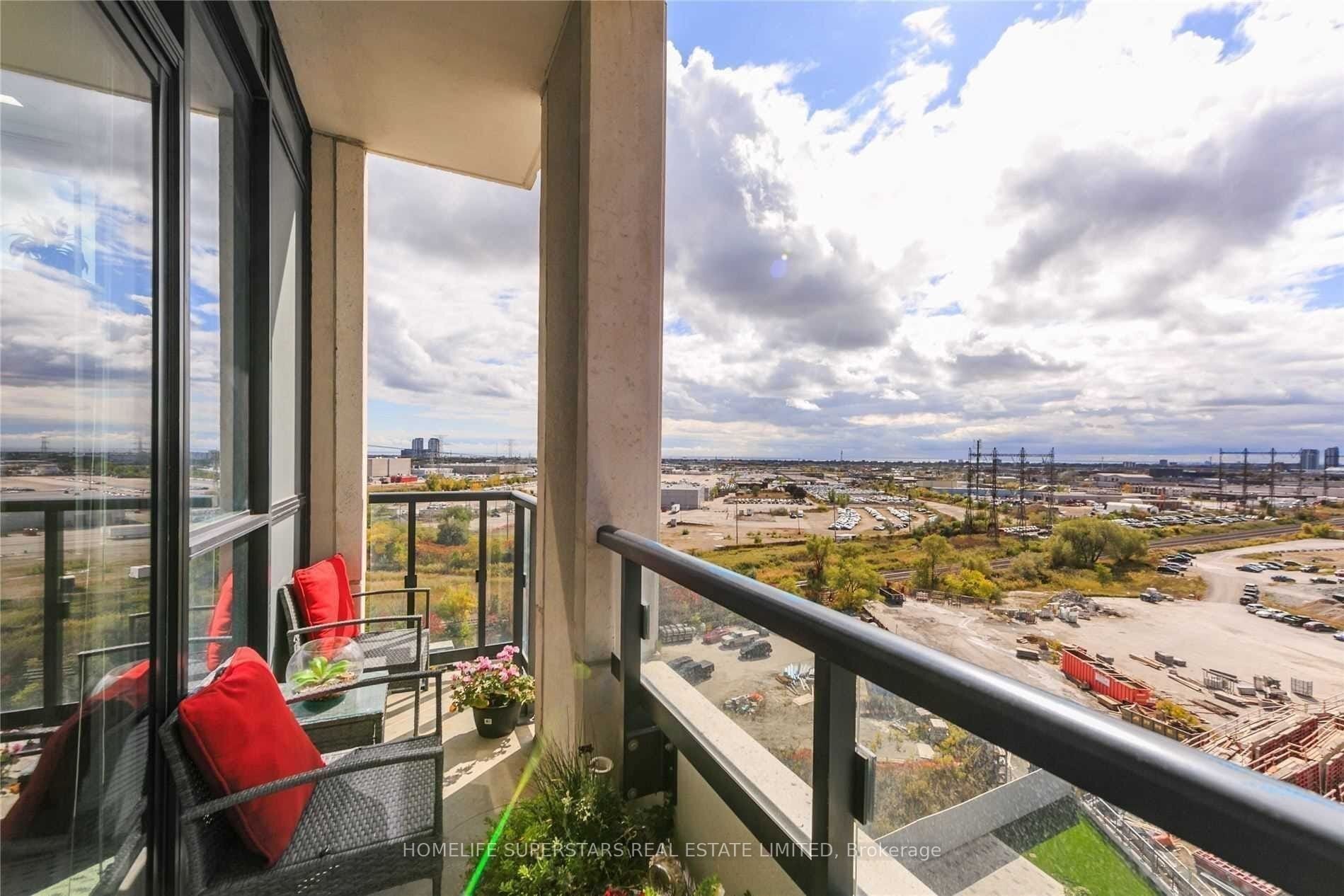 809-20-thomas-riley-road-west-toronto-W13642982-5-p 809 – 20 Thomas Riley Road W