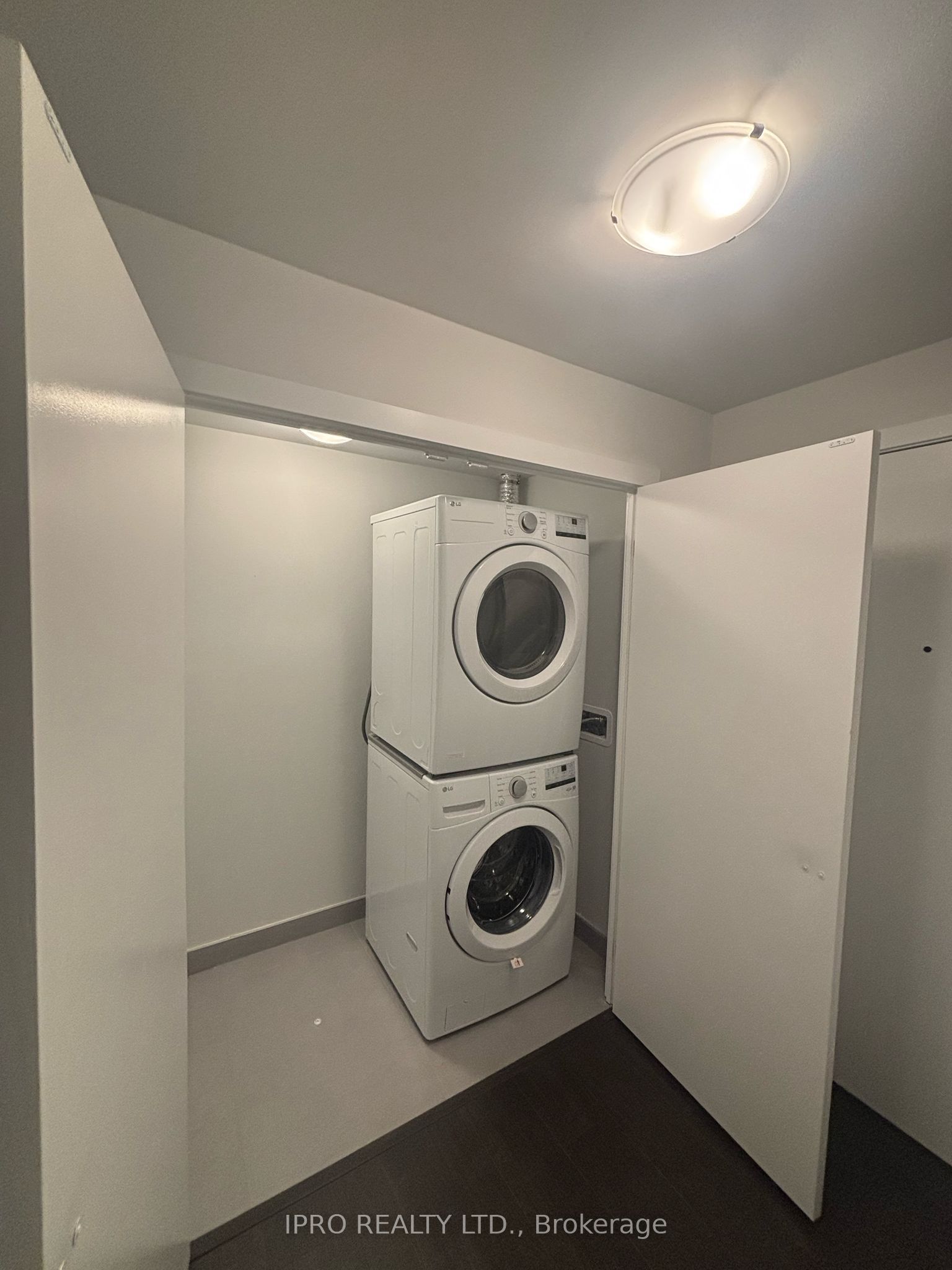 1206 – 430 Square One Drive