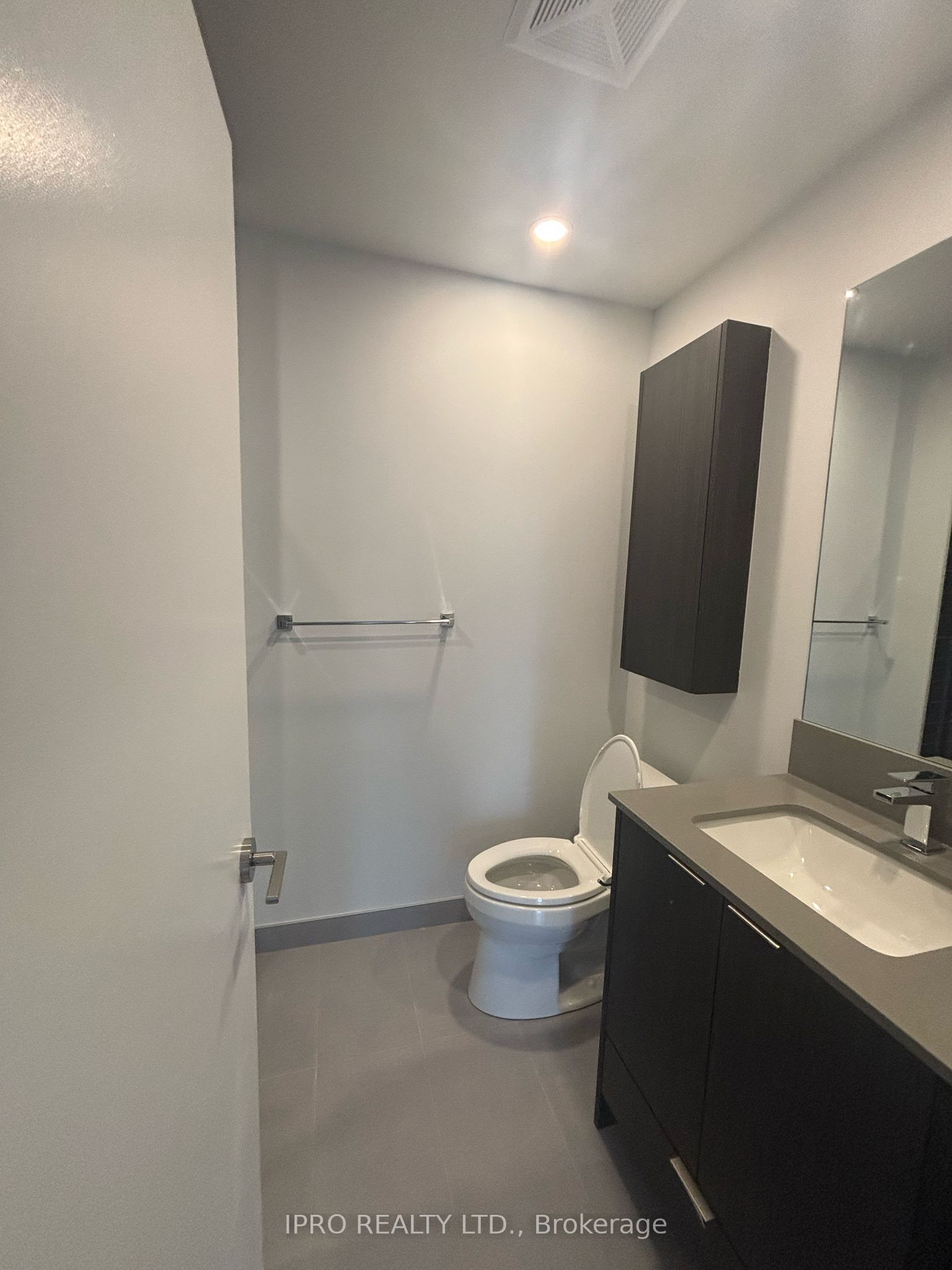 1206 – 430 Square One Drive